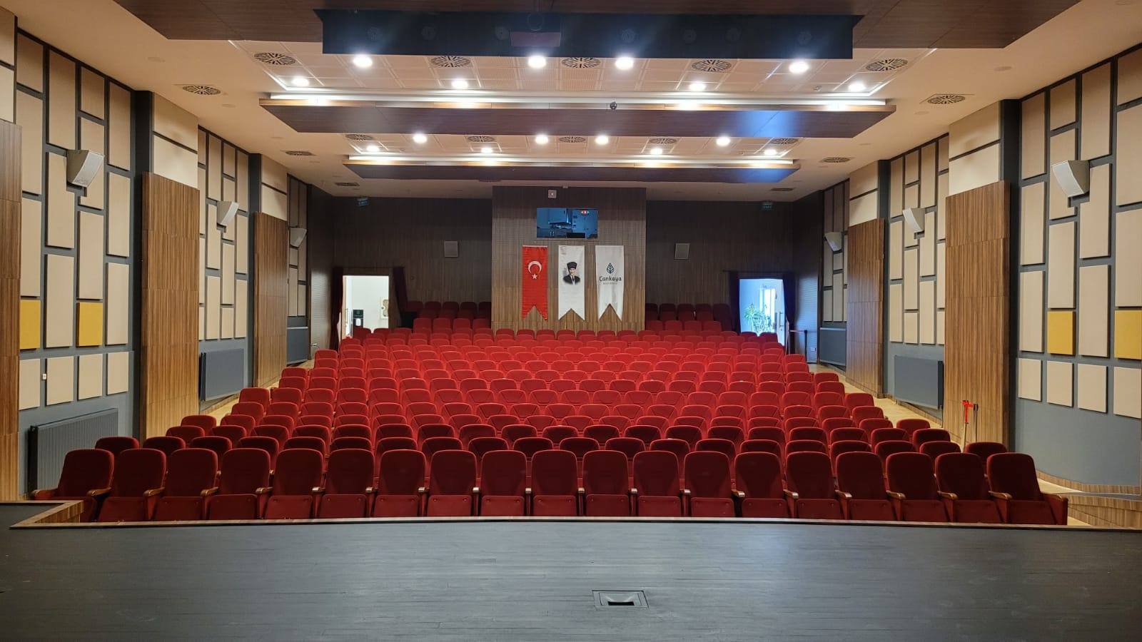ÇANKAYA BELEDİYESİ YILMAZ GÜNEY SAHNESİ